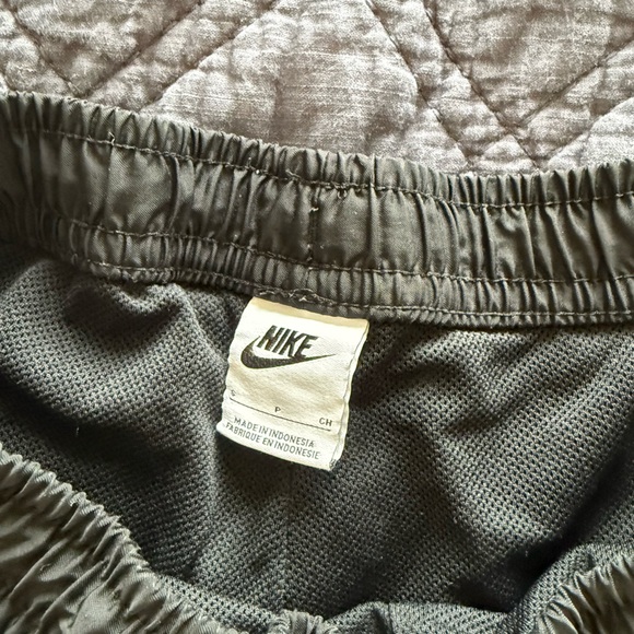 Nike Men’s Standard Fit Shorts – Black - Picture 2 of 3